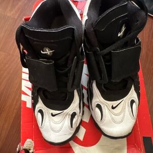 Nike Air Black and White Air Max Speed Turfs size 9